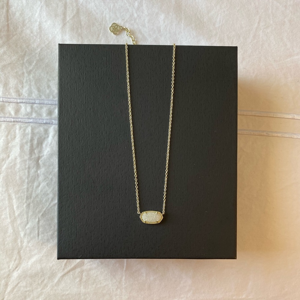 Kendra Scott necklace